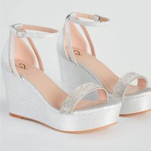 Windsor Silver Wedge Sandals with Ankle Strap and Open Toe NWT beautiful